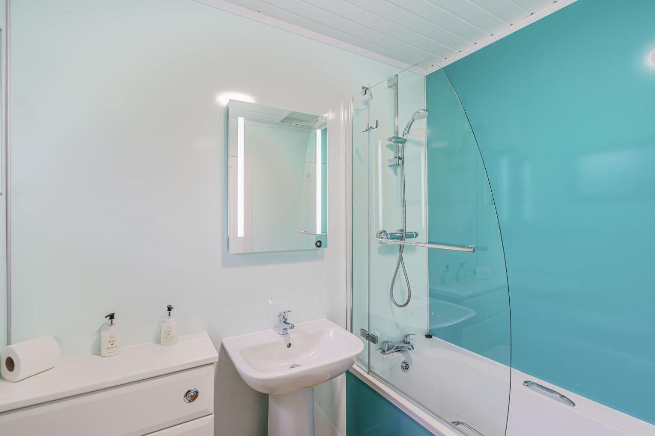 Birch 13 With Hot Tub * Newton Stewart